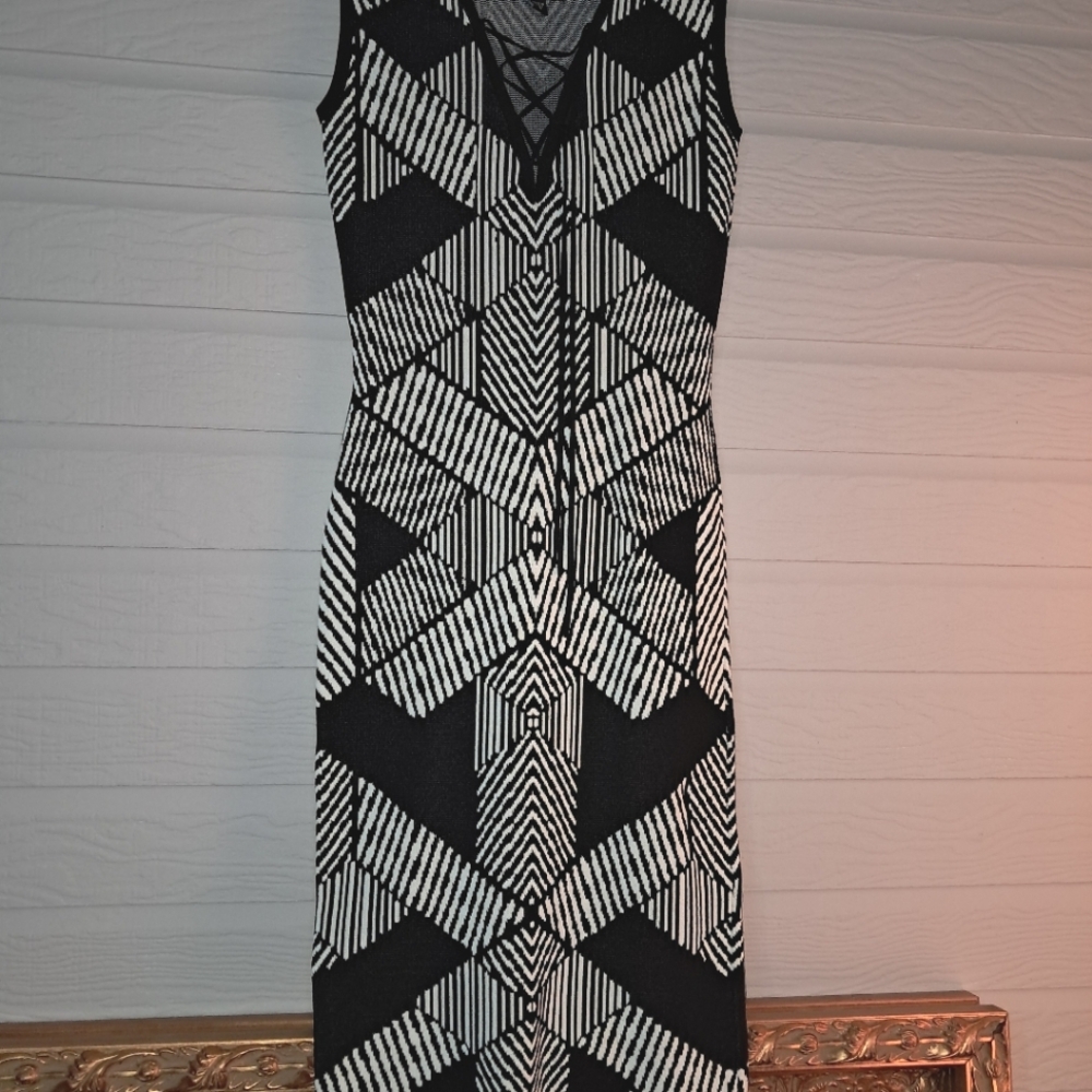 EUC XOXO Black n White Sheath Midi Dress Sleeveless V-Neck Cocktail - Picture 12 of 15